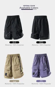 Vista dettagliata degli shorts cargo multitasche nei colori nero, kaki e viola