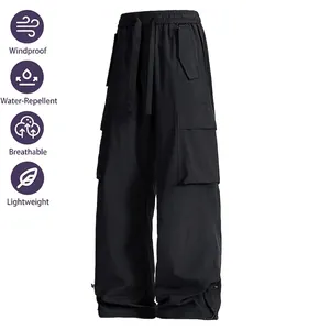 Pantaloni da trekking neri impermeabili e traspiranti con tasche cargo e coulisse in vita