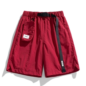 Wasserabweisende Dopamin-Cargo-Shorts in Dunkelrot mit Gürtel und funktionalen Taschen