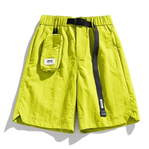 Hellgelb-grüne Outdoor-Cargoshorts mit Nylongürtel und abnehmbarer Tasche