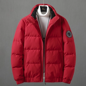 Piumino rosso trapuntato con collo alto e toppa logo per uomo stile casual invernale