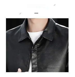 Detail des klassischen Revers und der Premium-Lederstruktur der schwarzen Herren-Motorradjacke
