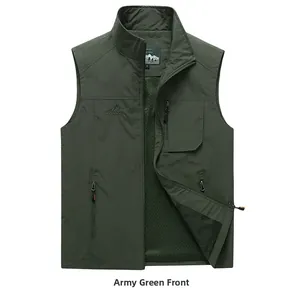 Détail du gilet de pêche vert armée montrant la doublure en maille et la broderie outdoor