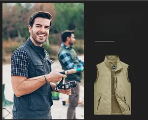 Détail d'un gilet de pêche avec col montant, multiples poches et doublure filet