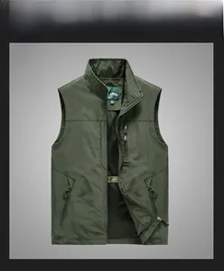 Détail de la doublure en maille respirante et de la poche intérieure du gilet de plein air