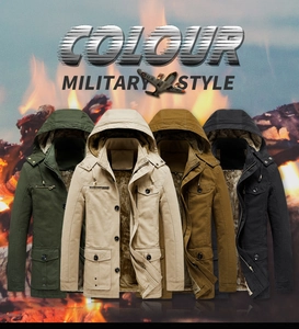 Vue détaillée des vestes militaires à capuche en quatre couleurs avec doublure polaire