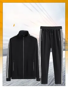 Détail du survêtement noir pour homme avec veste à col montant et rayures blanches