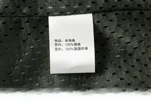 Gros plan sur la doublure en maille et l'étiquette 100% nylon pour gilet d'extérieur