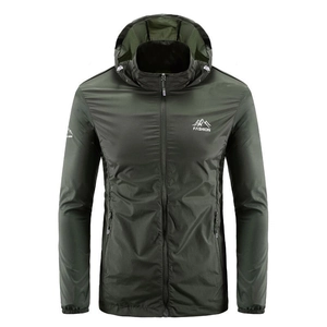 Dunkelgrüne Herren Kapuzen-Sonnenschutzjacke aus atmungsaktivem ultraleichtem Stoff