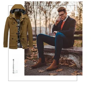 Détail d'une veste à capuche pour hommes avec poches cargo et doublure imprimée camouflage