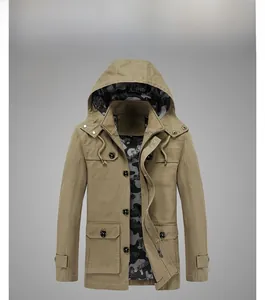 Veste à capuche homme kaki coupe ajustée avec doublure camouflage et multi-poches