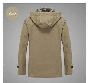 Vue arrière d'une veste kaki ajustée avec poignets réglables et doublure camouflage