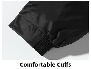 Dettaglio dei polsini elastici confortevoli e tessuto ripstop sulla giacca outdoor nera
