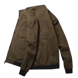 Veste pour homme vert olive avec col montant, fermeture éclair et poignets côtelés