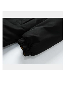 Détail de la veste d'hiver pour homme montrant la doublure jaune et les poignets élastiques