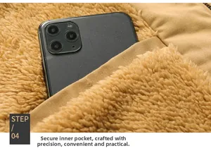 Detail der fleecejacke innentasche mit platz für ein smartphone für zusätzliche sicherheit