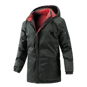 Veste réversible pour hommes en gris foncé avec doublure rouge et capuche pour l'hiver