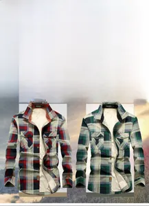 Détail d'une chemise à carreaux avec doublure en polaire chaude et poches poitrine