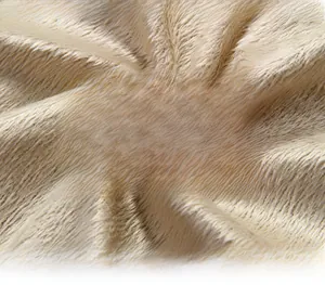 Gros plan sur la doublure polaire beige épaisse montrant une texture douce et dense