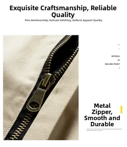 Gros plan d'une fermeture éclair en bronze sur une veste en toile de coton kaki pour homme