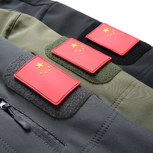 Herren Outdoor Softshell Taktikjacke in Grau, Grün und Schwarz mit PVC Flaggen-Patches
