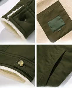 Dettagli della giacca verde militare con fodera in lana d'agnello e bottoni vintage