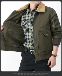 Détail du blouson bomber vert armée avec col en polaire douce et doublure chaude