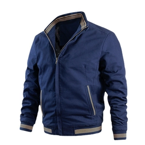 Blouson aviateur bleu marine pour hommes avec col montant et bords-côtes à rayures dorées