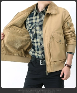 Détail de la veste bomber en coton kaki avec col en polaire chaude et doublure épaisse