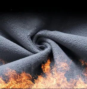 Makro-Detail von dickem dunkelgrauem Polarfleece-Stoff mit wärmespeichernder Textur