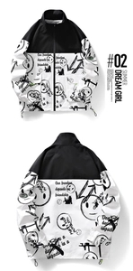 Détails d'un coupe-vent noir et blanc avec imprimés graffitis et motifs smile style urbain