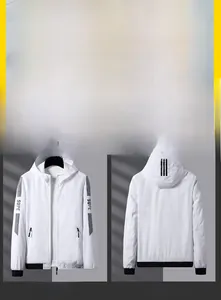 Détails de la veste de protection solaire blanche à capuche avec fermeture éclair et bords noirs