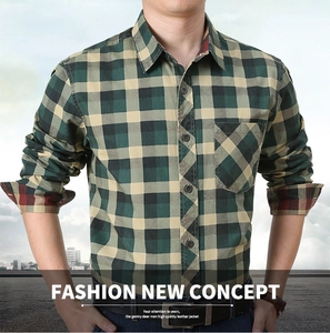 Détail de chemise à carreaux pour hommes avec doublure de col contrastée rouge
