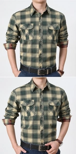 Détail d'une chemise à carreaux avec motif classique et poches de poitrine symétriques