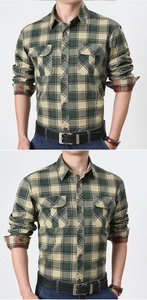 Détail d'une chemise à carreaux vert et beige avec poches poitrine et col classique