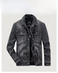 Vista frontale della giacca di jeans grigio antracite da uomo con revers e tasche sul petto