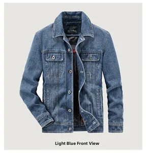 Vista frontale della giacca di jeans blu chiaro con rever classico e tessuto lavato
