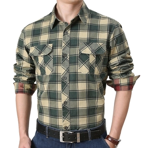 Chemise décontractée à carreaux verts pour hommes avec poches doubles et col classique