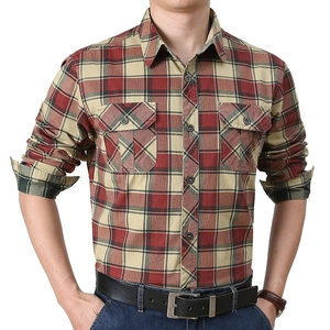 Chemise décontractée à carreaux pour hommes avec poches boutonnées et col classique