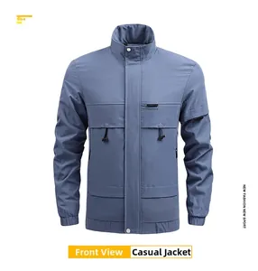 Vorderansicht der morandiblauen Herren-Freizeitjacke mit praktischem Mehrpaspel-Design