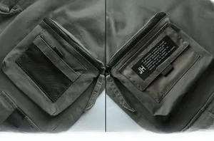 Detail der armygrünen Cargohose mit 3D-Utility-Tasche, Mesh-Lage und Metall-Reißverschluss