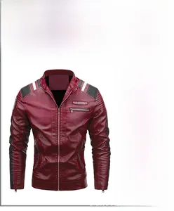 Detailansicht der burgunderroten Bikerjacke mit Steppmuster und Metall-Reißverschlüssen