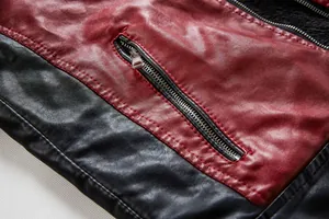 Détail d'une veste en cuir bicolore avec zip métallique et doublure polaire chaude