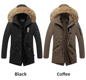 Détail de la parka d'hiver à capuche avec col en fourrure en noir et marron café