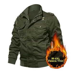 Détail de la veste militaire vert armée avec broderie U.S. ARMY et bords-côtes