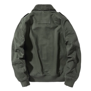Grüne Bomberjacke für Herren mit warmem Lammfellkragen und klassischem Cargostil-Design