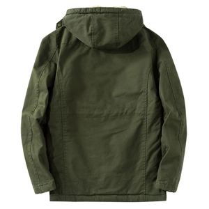 Vista posteriore del parka da uomo in cotone verde militare con fodera trapuntata