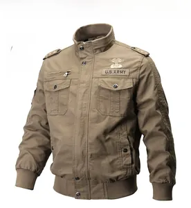 Détails de la veste tactique en coton kaki avec écusson US ARMY et finitions côtelées