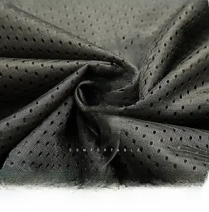 Détail macro du tissu en mesh gris foncé montrant la texture respirante et la ventilation