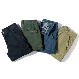 Men's loose multi-pocket cargo shorts in navy, green, blue, and khaki colors